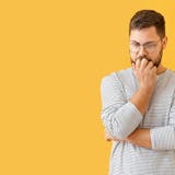 【フリーズ・無反応を即解決】スマホの画面が反応しない時の原因と対処法8選