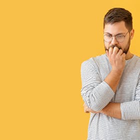 【フリーズ・無反応を即解決】スマホの画面が反応しない時の原因と対処法8選