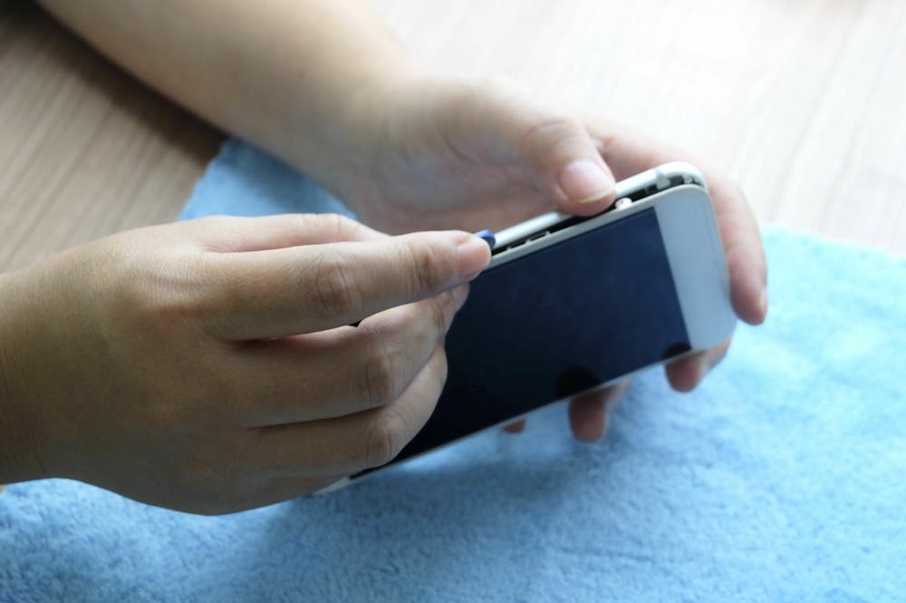 iPhoneのジャンク品は自分で修理できるの?基礎知識や注意点を解説!