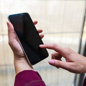 iPhoneが暗くなる!原因と対処法5選