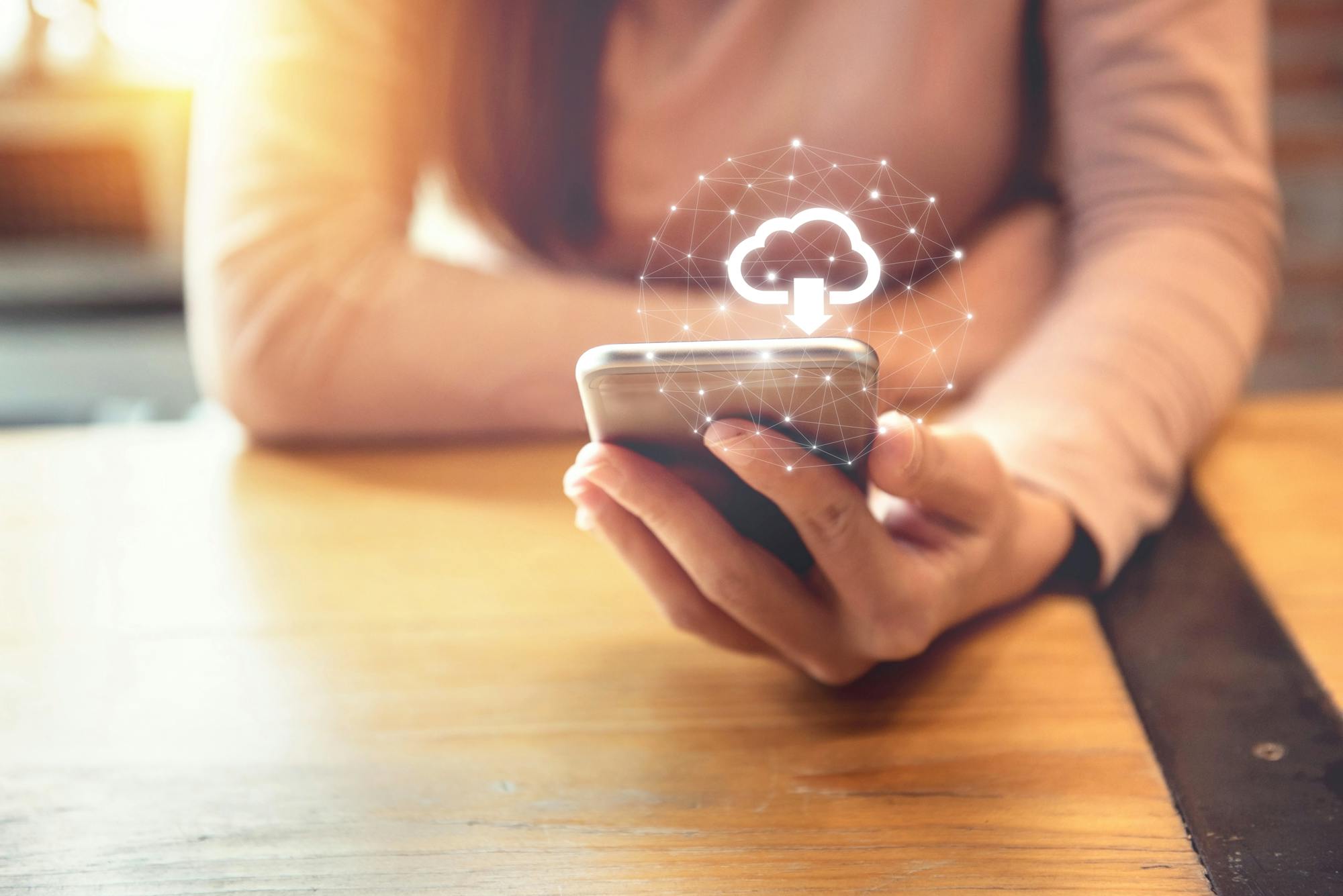 壊れたiPhoneのデータ復旧は自分でできる？方法や注意点を解説