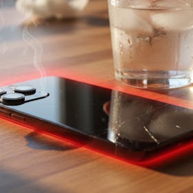 スマホがすぐ熱くなる原因とは?対処法7選とバッテリー交換が必要なサインを解説