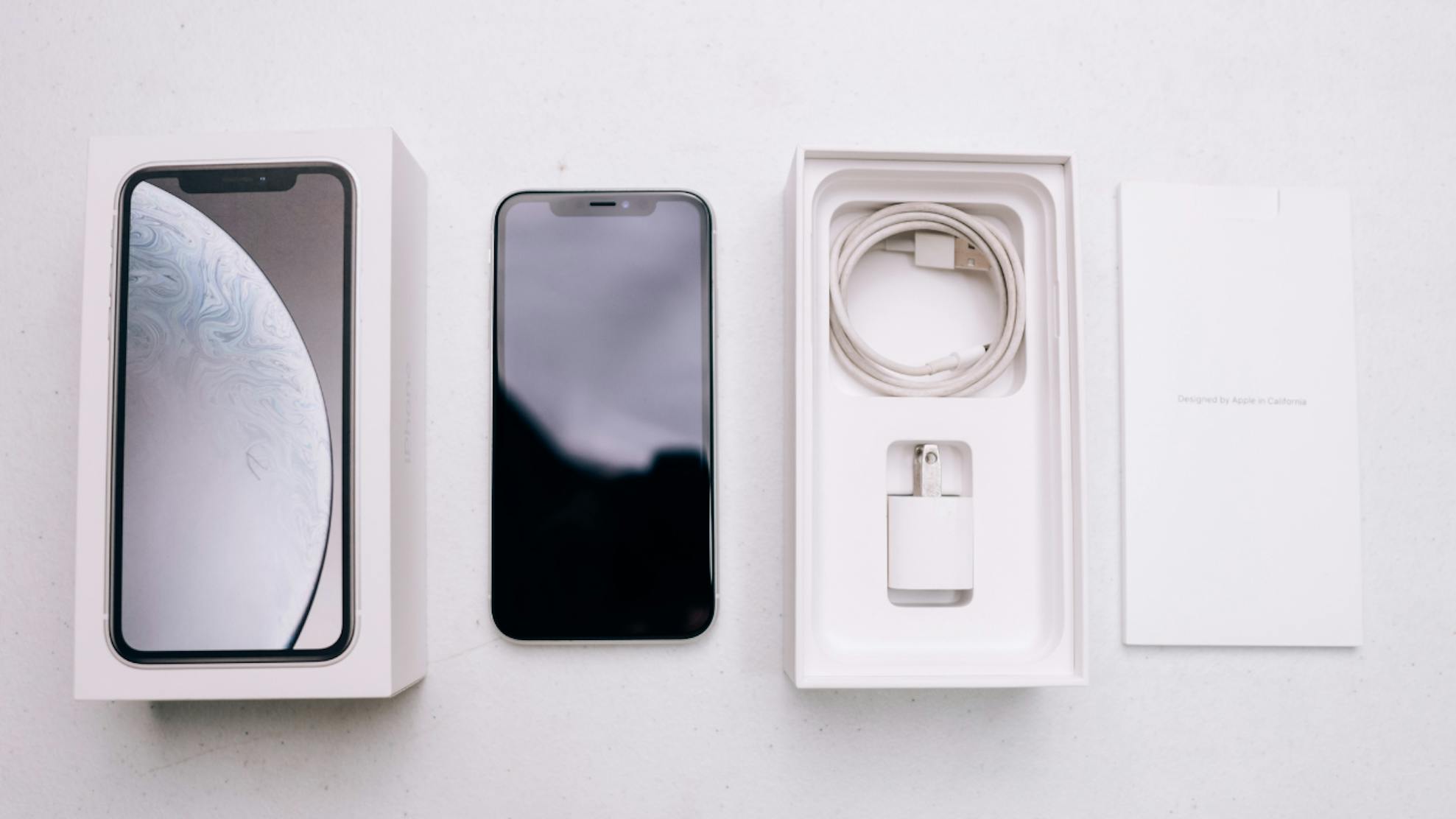 法人向けiPhoneレンタルは「購入より得」か？メリット・デメリットと高額請求を避ける契約の注意点