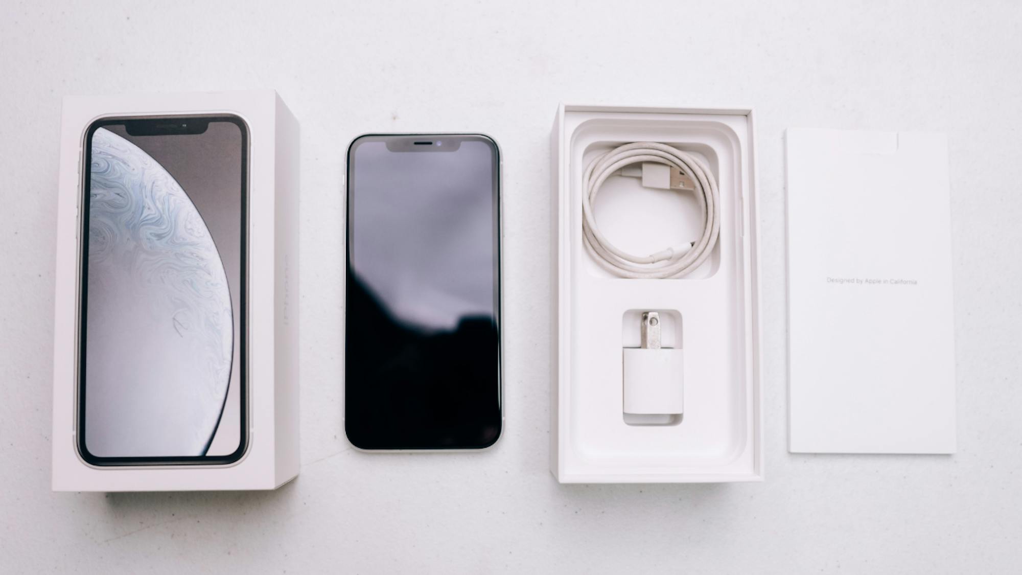 法人向けiPhoneレンタルは「購入より得」か?メリット・デメリットと高額請求を避ける契約の注意点