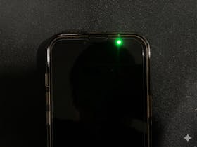 iPhoneのカメラの緑の点はなぜ出てくる？原因と有効な対処法を解説