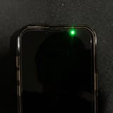 iPhoneのカメラの緑の点はなぜ出てくる?原因と有効な対処法を解説