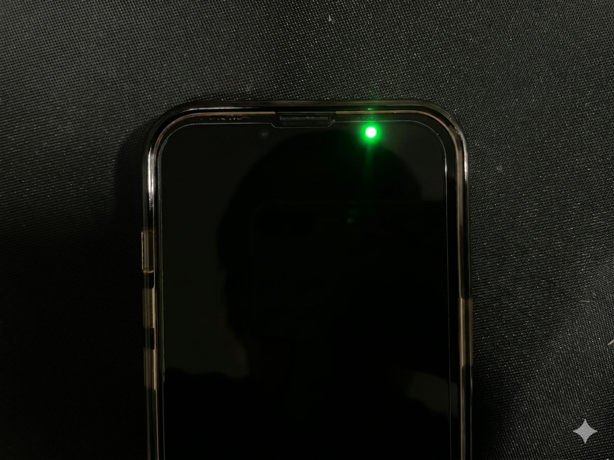 iPhoneのカメラの緑の点はなぜ出てくる?原因と有効な対処法を解説