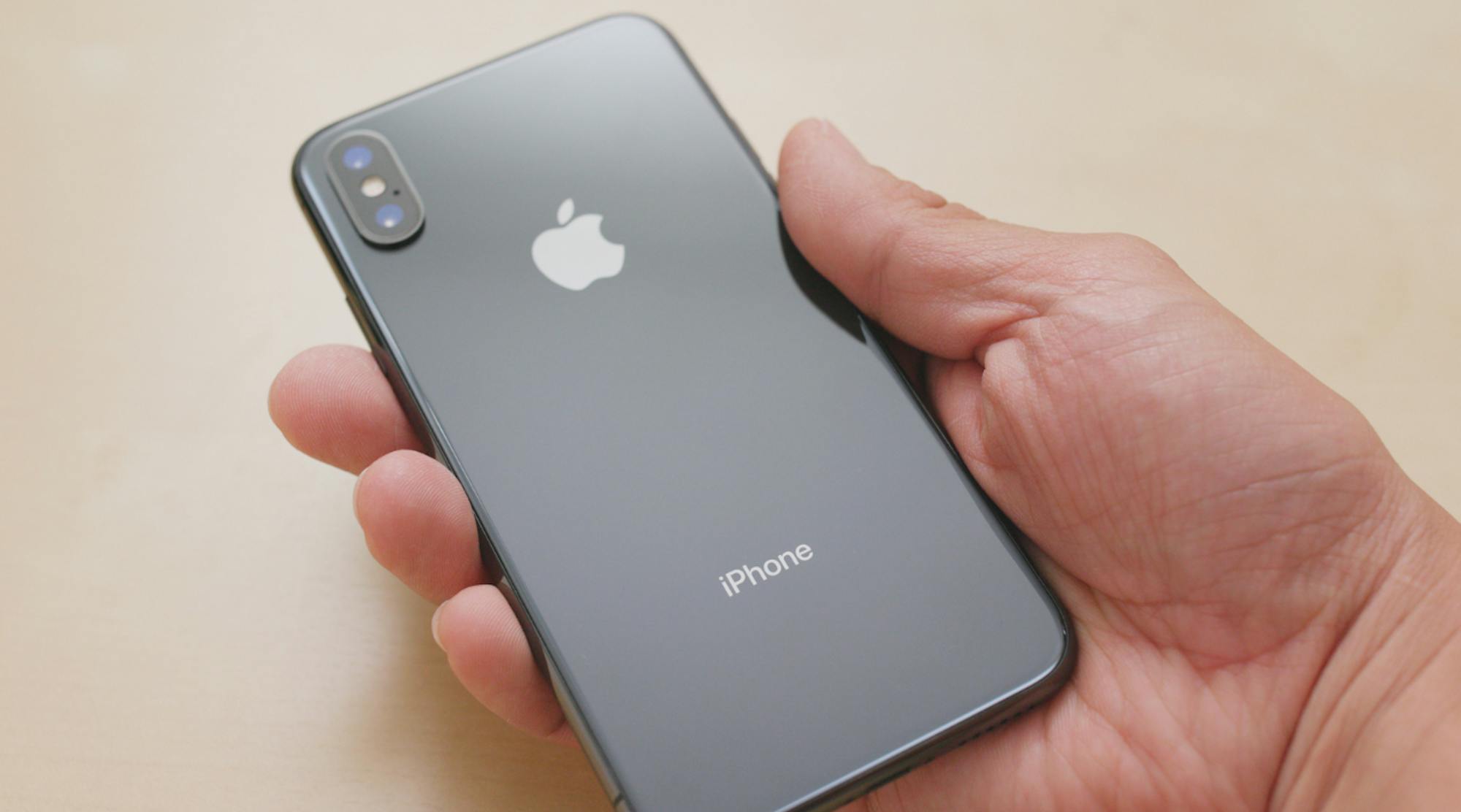 再起動を繰り返すiPhone Xの対処方法とは?