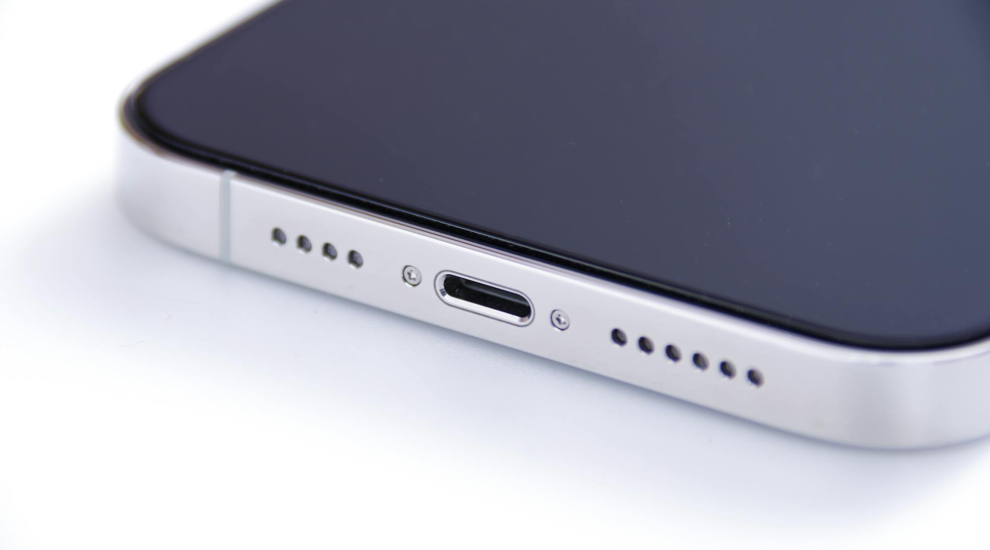 iPhoneのスピーカーが音割れする「原因と対処法5選」