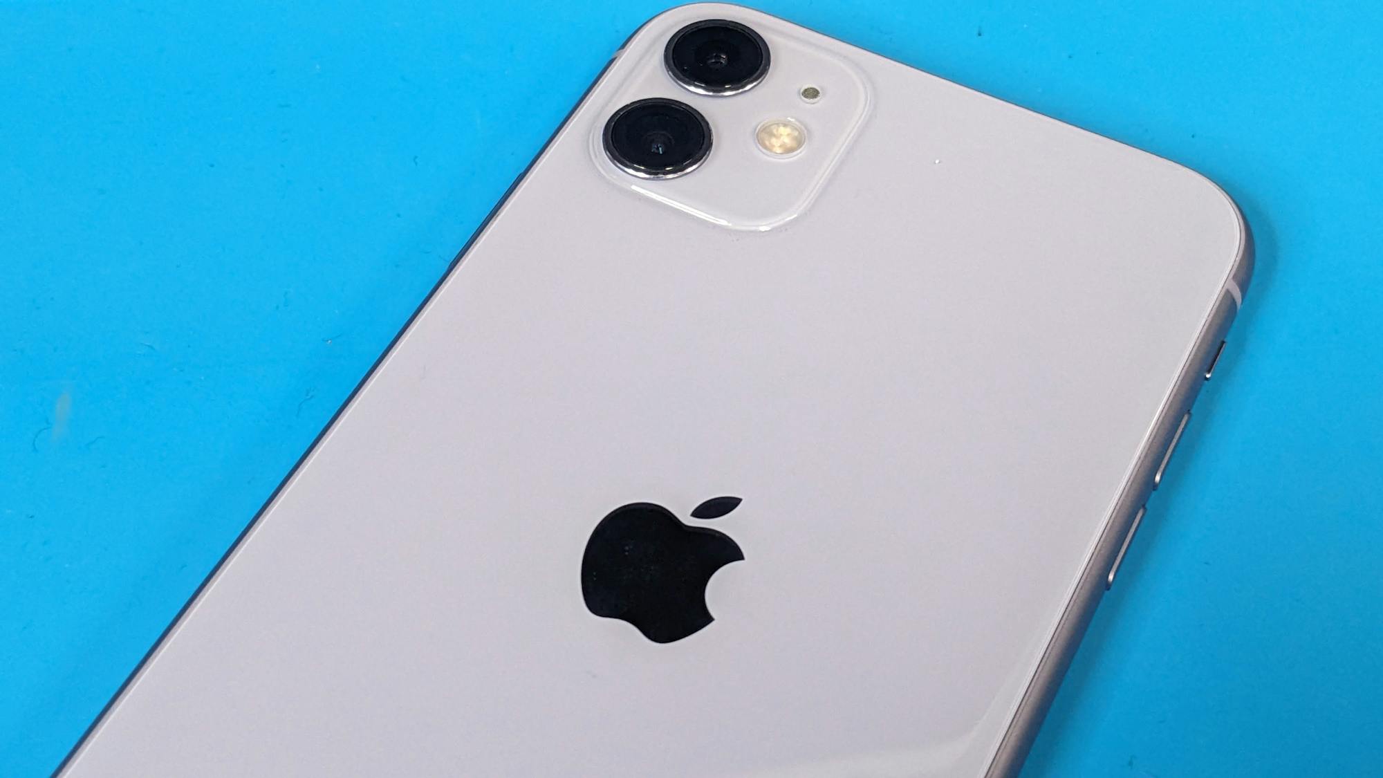 電源ボタン不具合とバッテリー劣化のあるiPhone 11 128GBを買取させていただきました!