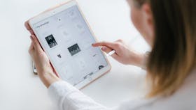 【業務効率化】法人がiPadを導入すべき3つの理由｜最適な機種・データプランを解説