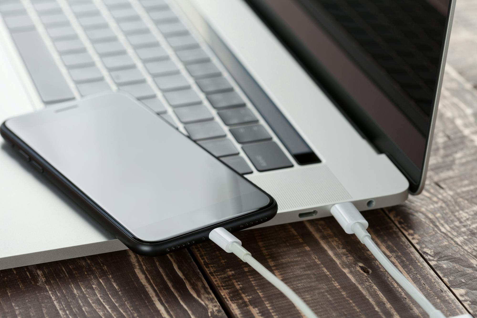 iPhoneのデータをパソコンで移行する方法！iTunesを使うと便利！