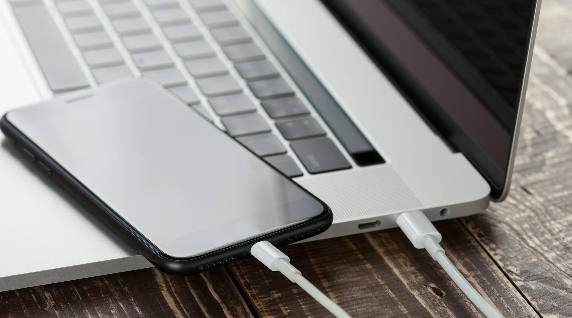 iPhoneのデータをパソコンで移行する方法!iTunesを使うと便利!