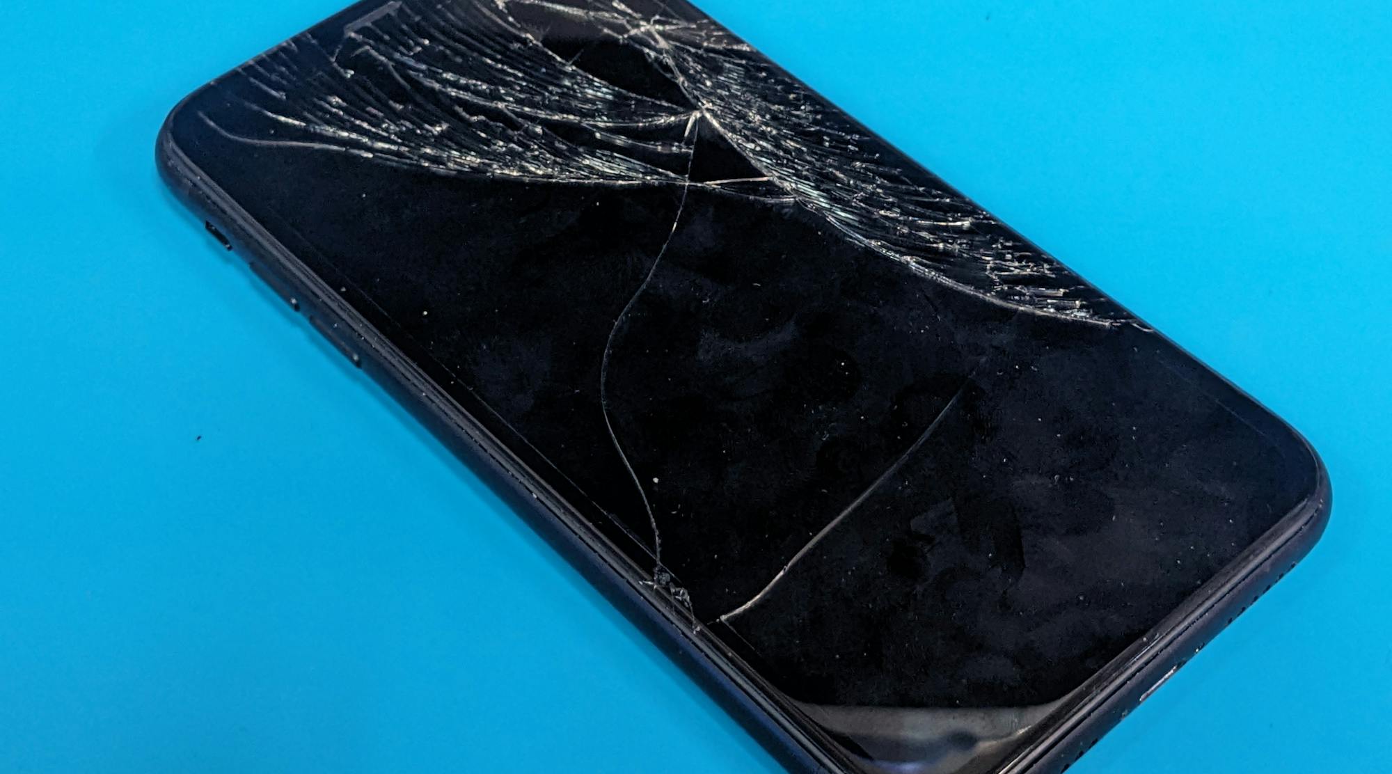 ガラス割れ・起動不可・アクティベーションロックのiPhone XR 64GBを買取させていただきました!