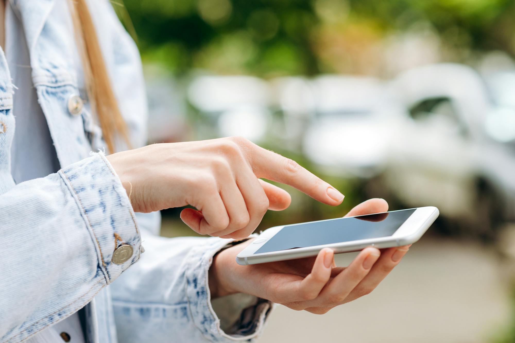 iPhoneのゴーストタッチの原因とは?リスクや対処法を徹底解説