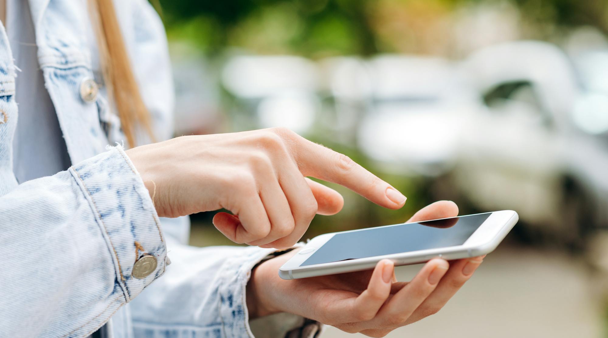 iPhoneのゴーストタッチの原因とは?リスクや対処法を徹底解説