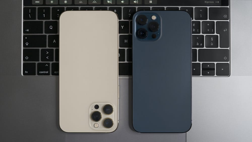 法人iPhoneリース vs. 購入徹底比較!残価・サブスクのメリット・デメリットと契約の極意