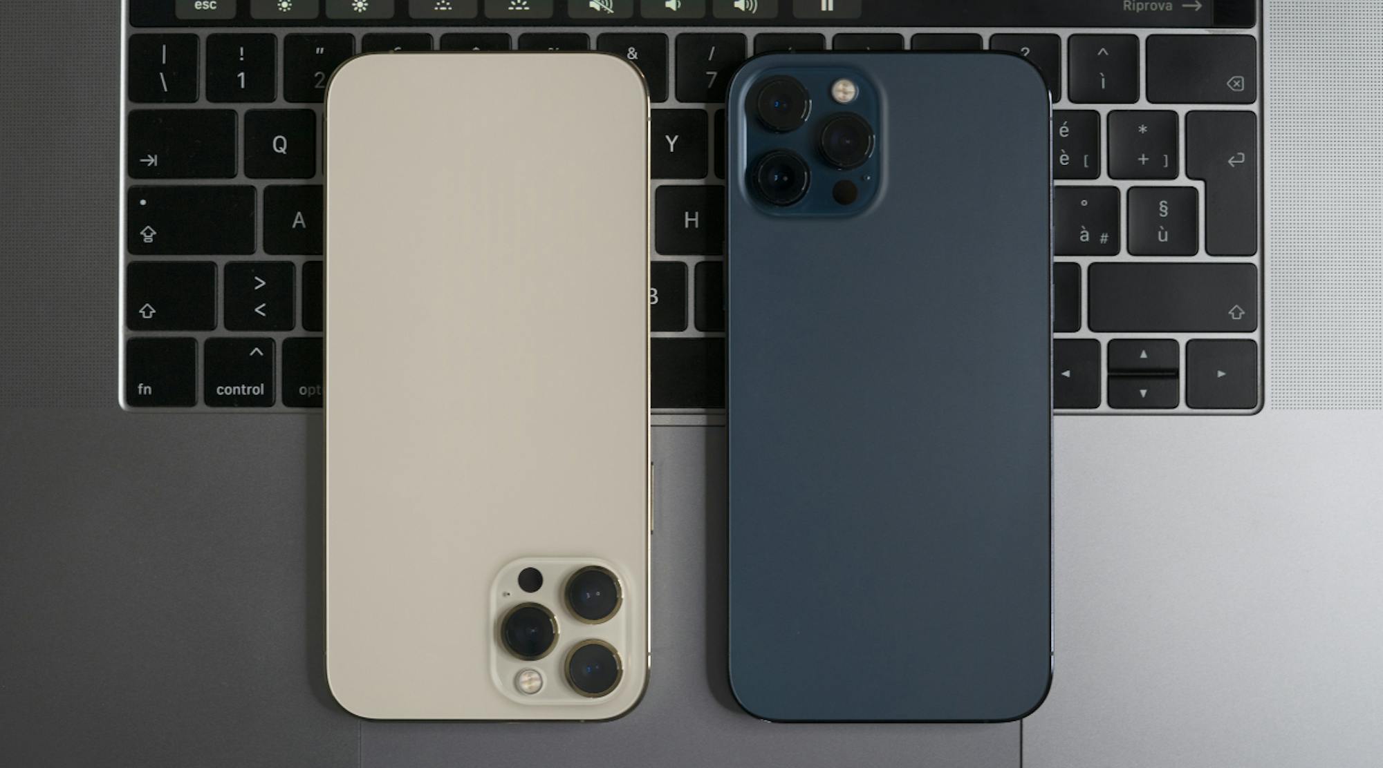 法人iPhoneリース vs. 購入徹底比較!残価・サブスクのメリット・デメリットと契約の極意