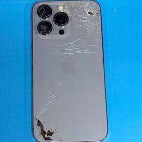 背面パネル・カメラガラス割れのiPhone 13 Pro 256GBを買取させていただきました!