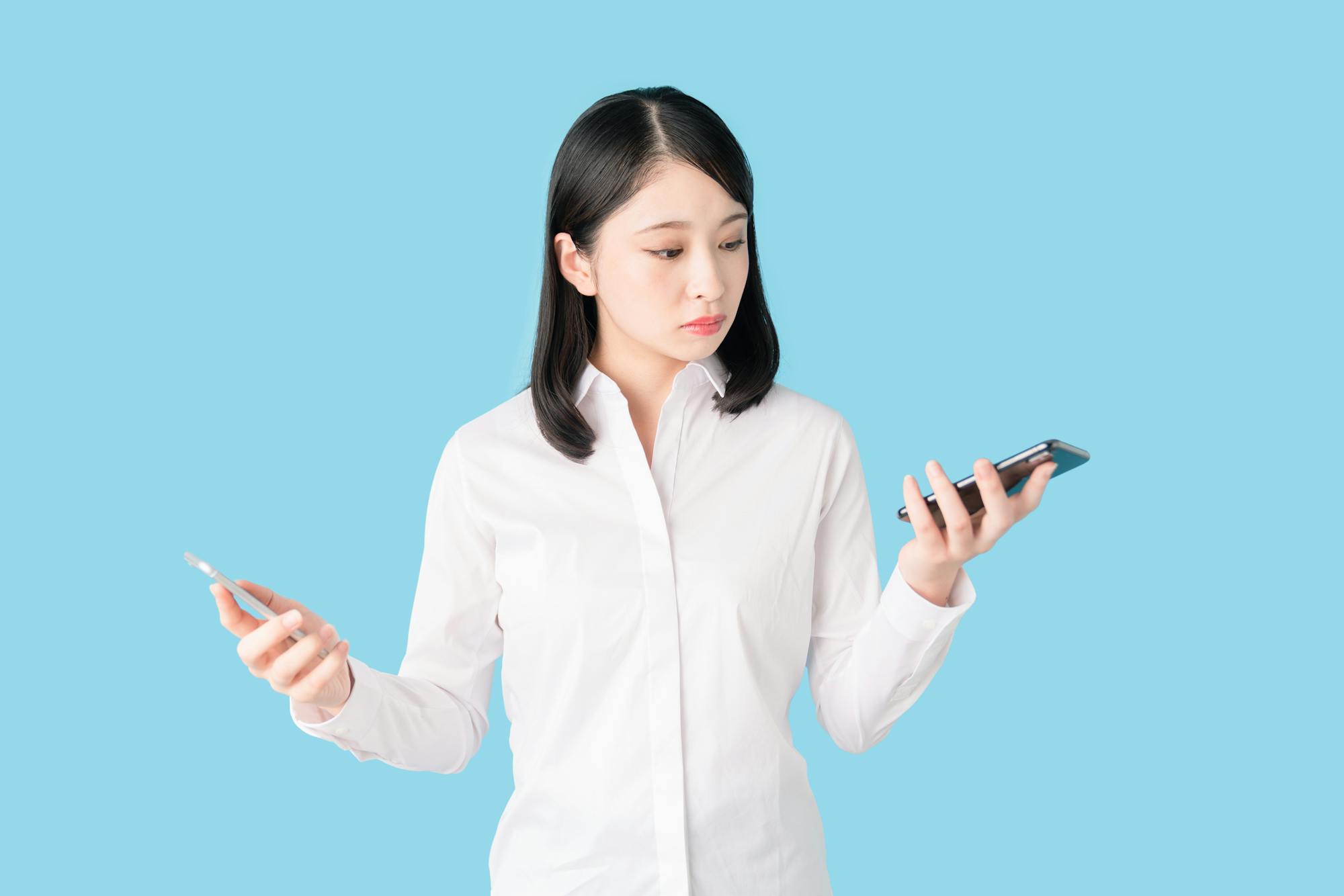 iPhoneを2台持ちして「会社用」と「個人用」で使い分けるメリットとは？デメリットも紹介！