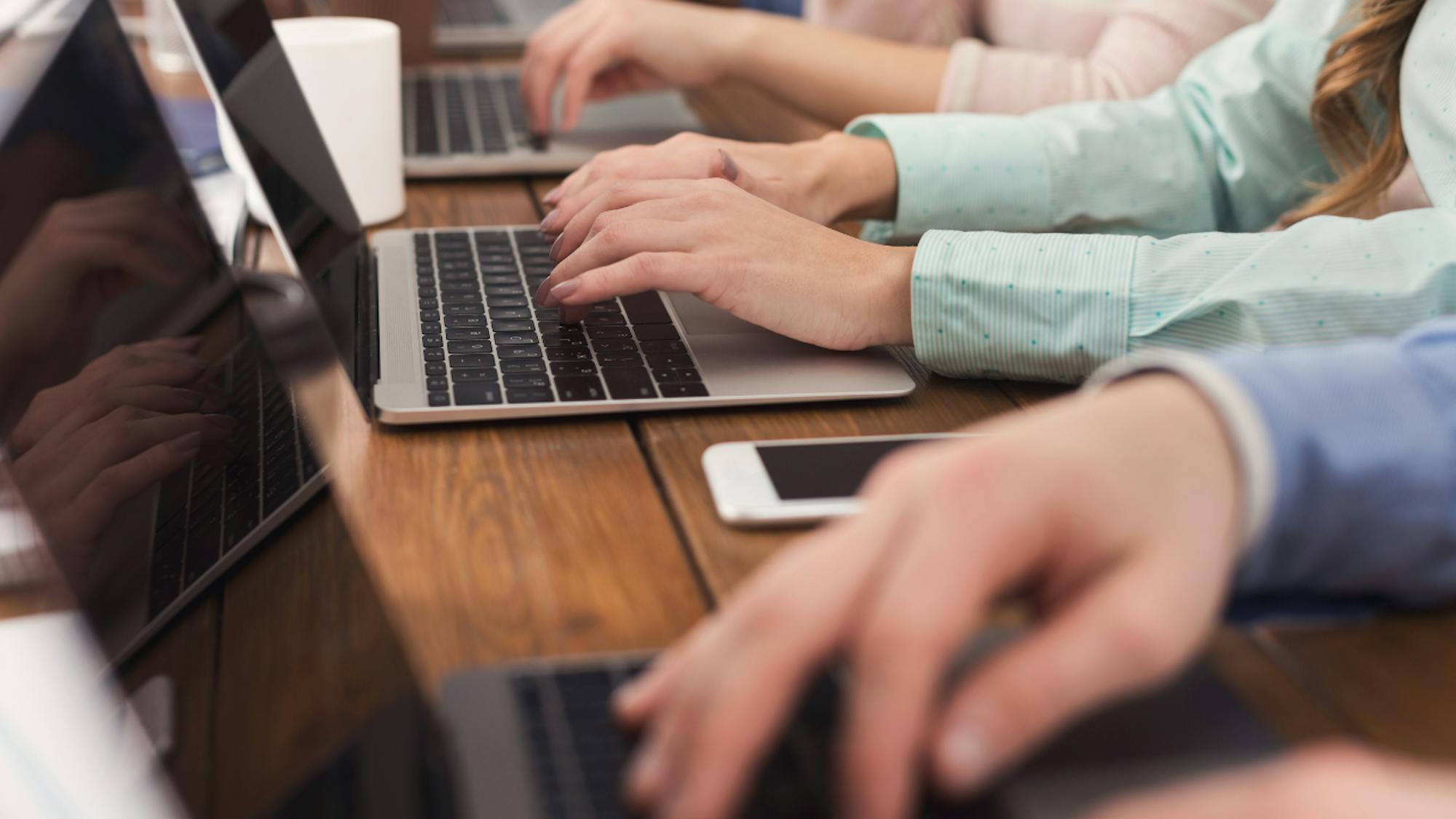 法人パソコンの処分は危険と隣り合わせ！情報漏洩ゼロを実現する廃棄・買取の方法