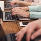 法人パソコンの処分は危険と隣り合わせ!情報漏洩ゼロを実現する廃棄・買取の方法