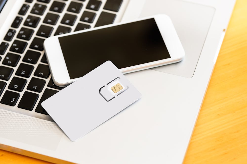 SIMロック解除とは?メリットや方法を解説