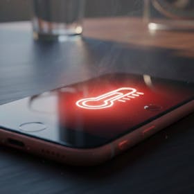 熱くなったiPhoneを放置するリスクとは?症状の原因と有効な対策を解説