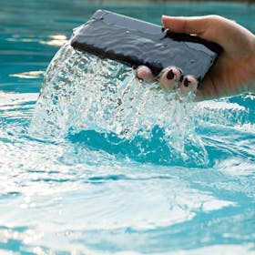 iPhoneが水没・水濡れした時の5つの対処法!壊れていてもナオセルが買い取ります!
