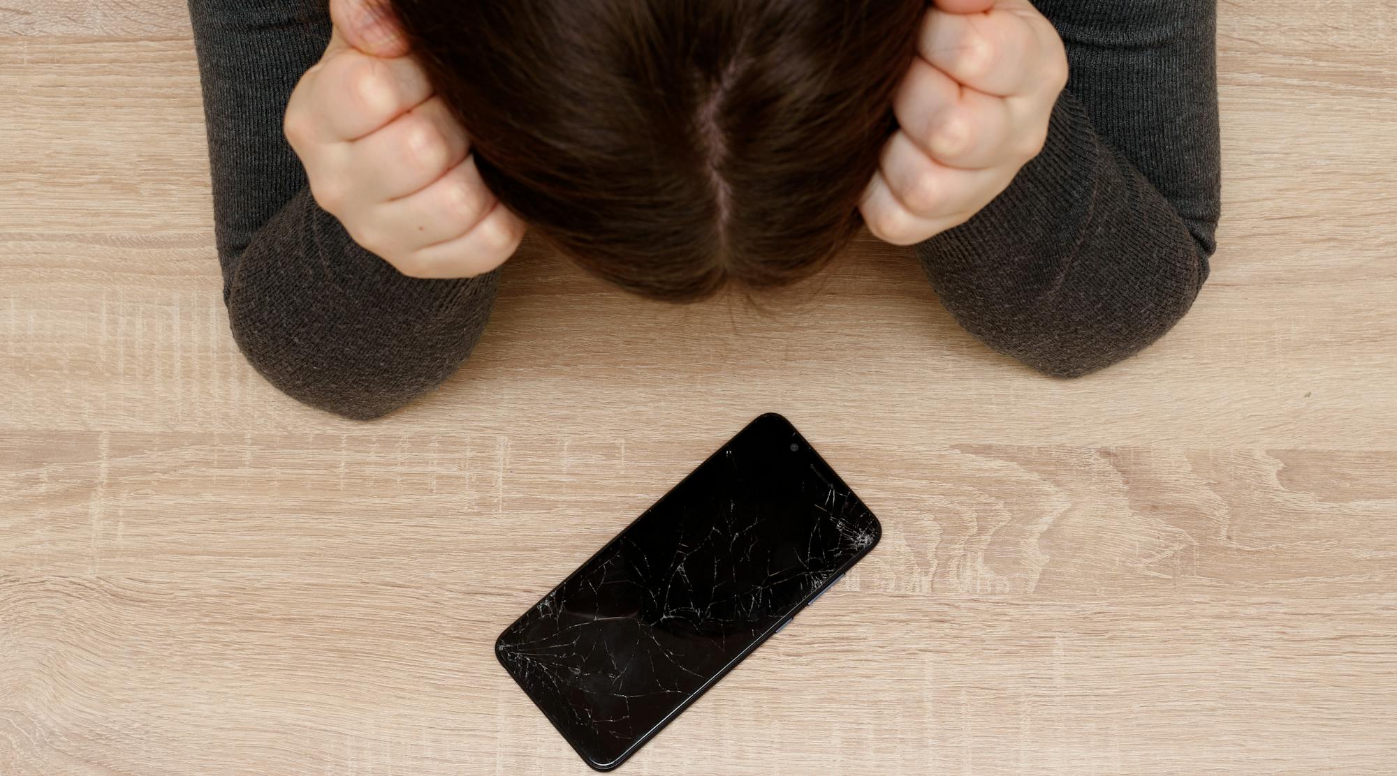 壊れたiPhoneを非正規店で修理しても買取に出せる?