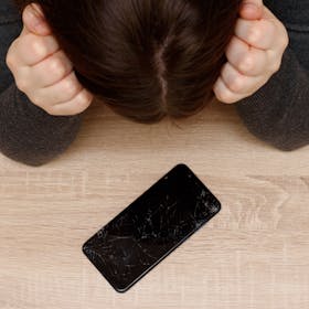 壊れたiPhoneを非正規店で修理しても買取に出せる?