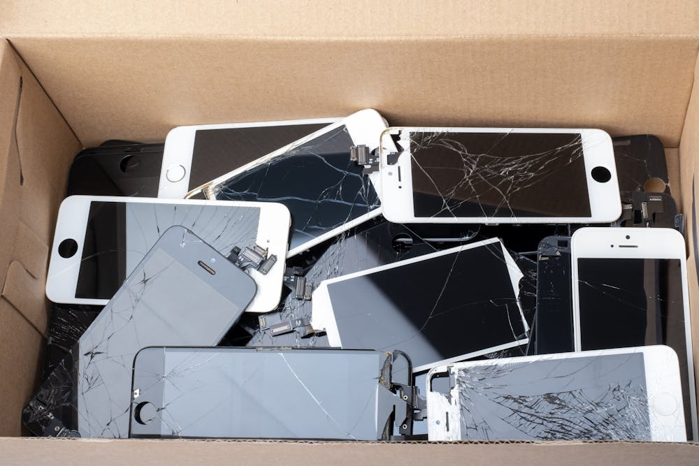 【壊れたiPhone】を安全に処分・廃棄する5つの方法と初期化できない場合の注意点