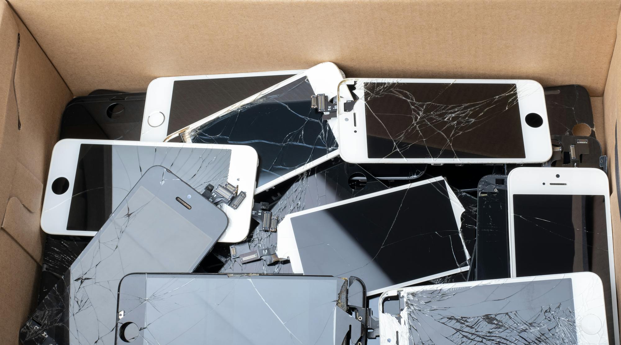 【壊れたiPhone】を安全に処分・廃棄する5つの方法と初期化できない場合の注意点