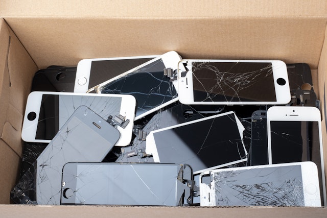 知らずに捨てると怖い！壊れたiPhoneを安全に処分・廃棄する5つの方法
