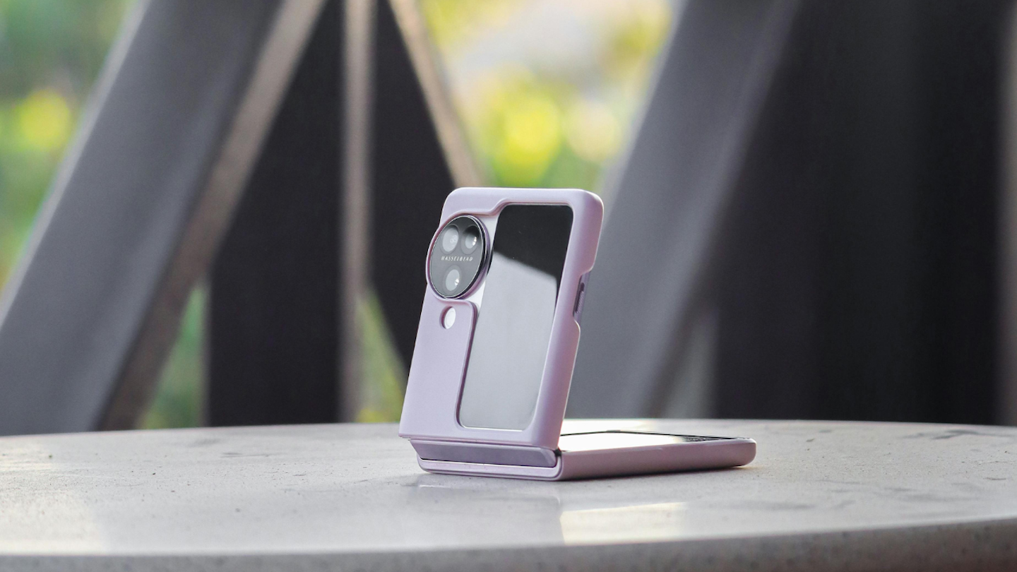 二つ折りスマホの魅力とは？おすすめのモデルと購入時の注意点を徹底解説