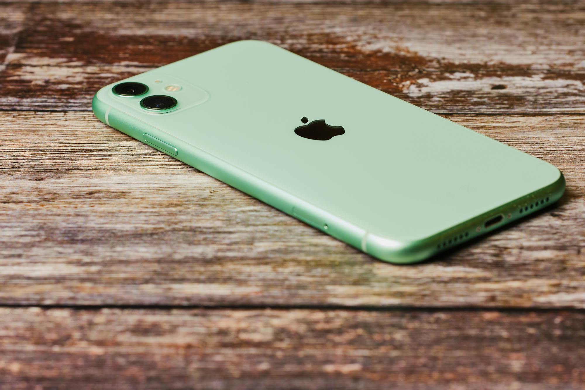 LINEMO（ラインモ）でiPhoneは使える？メリットや注意点、手順を紹介