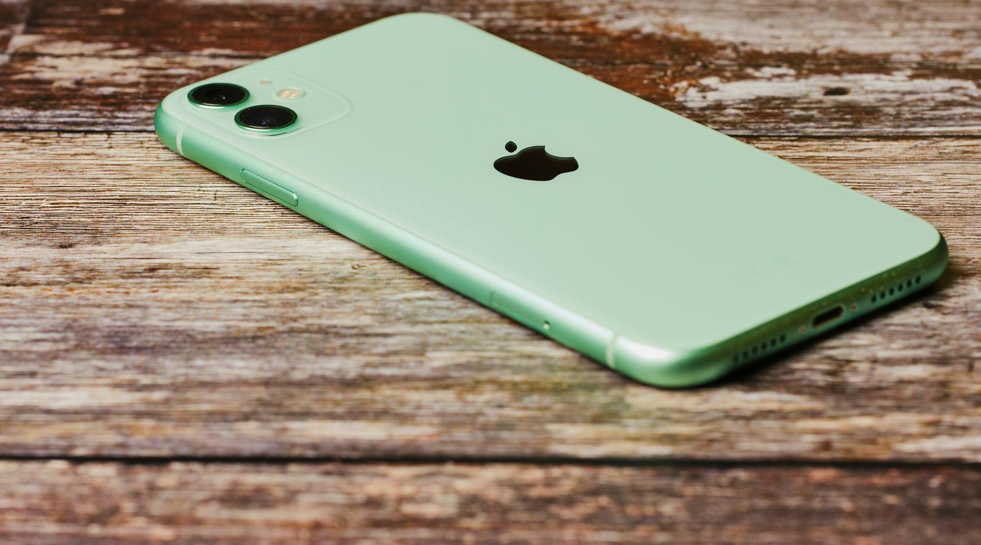 LINEMO(ラインモ)でiPhoneは使える?メリットや注意点、手順を紹介