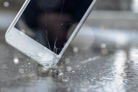 スマホ画面修理は正規？非正規？料金相場とおすすめ業者5選を紹介