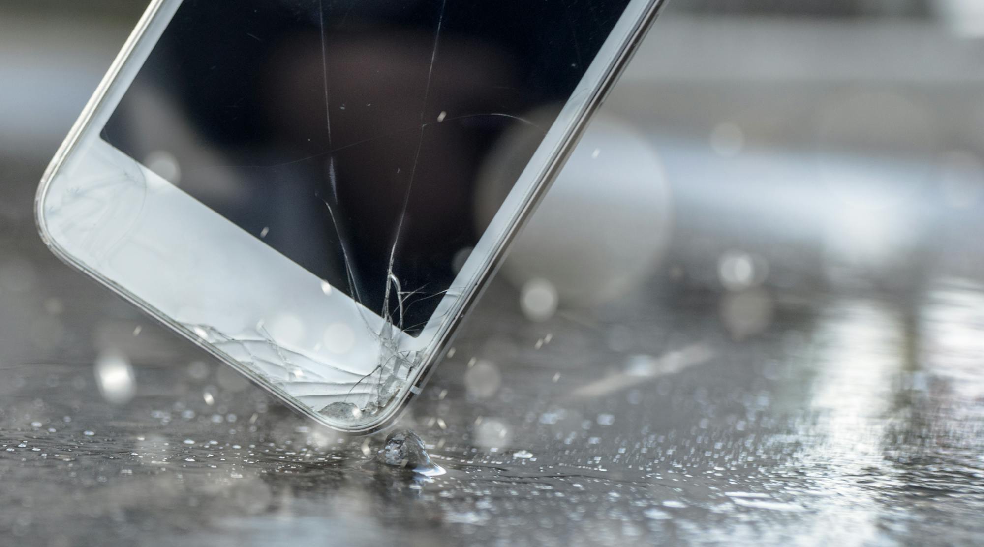 スマホ画面修理は正規?非正規?料金相場とおすすめ業者5選を紹介