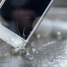 スマホ画面修理は正規?非正規?料金相場とおすすめ業者5選を紹介