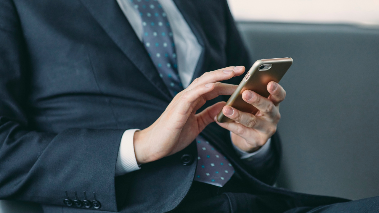 【2026年最新】法人スマホに中古がおすすめな理由と導入5ステップ|主要10業者と月額費用を徹底比較