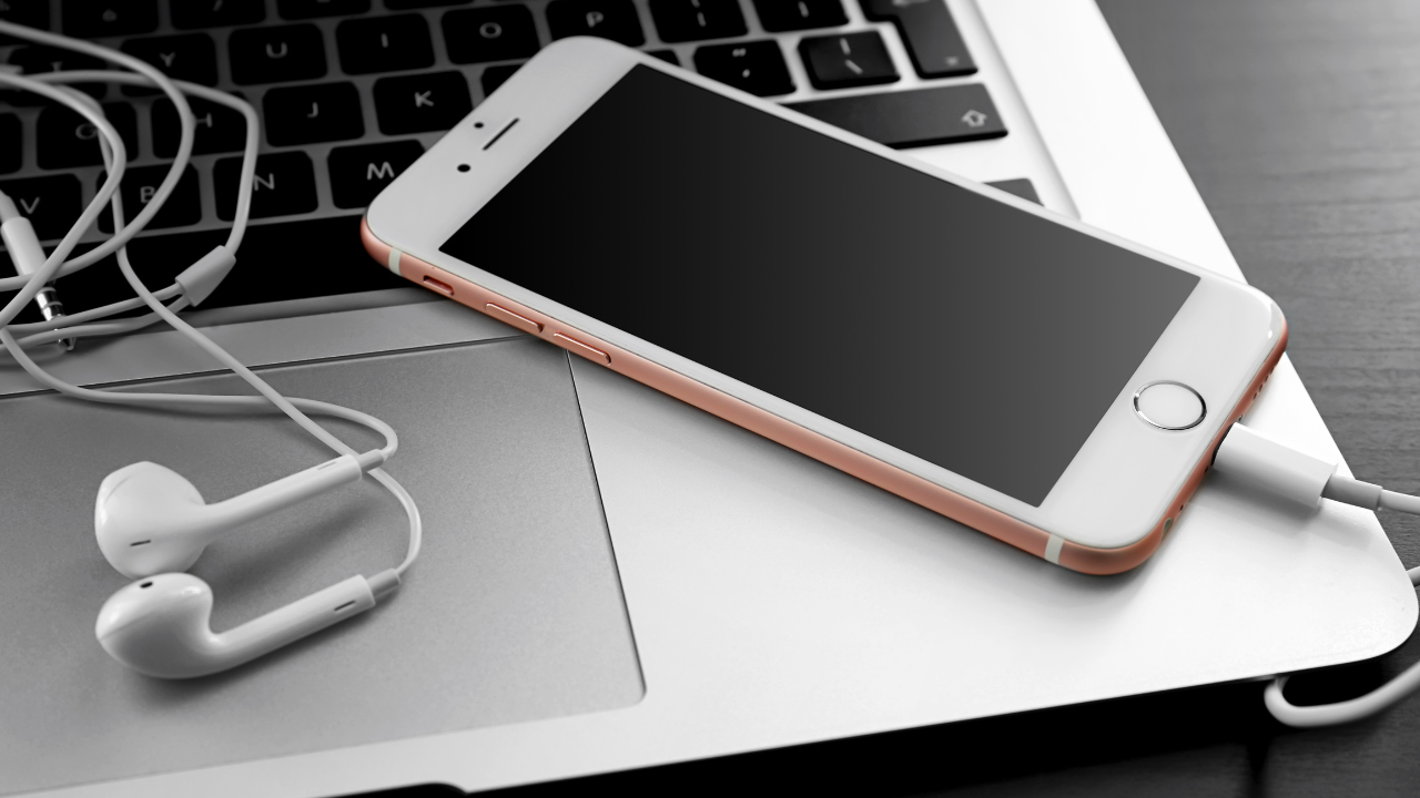 iPhoneの画面が暗くなる原因と今すぐできる対処方法を徹底解説