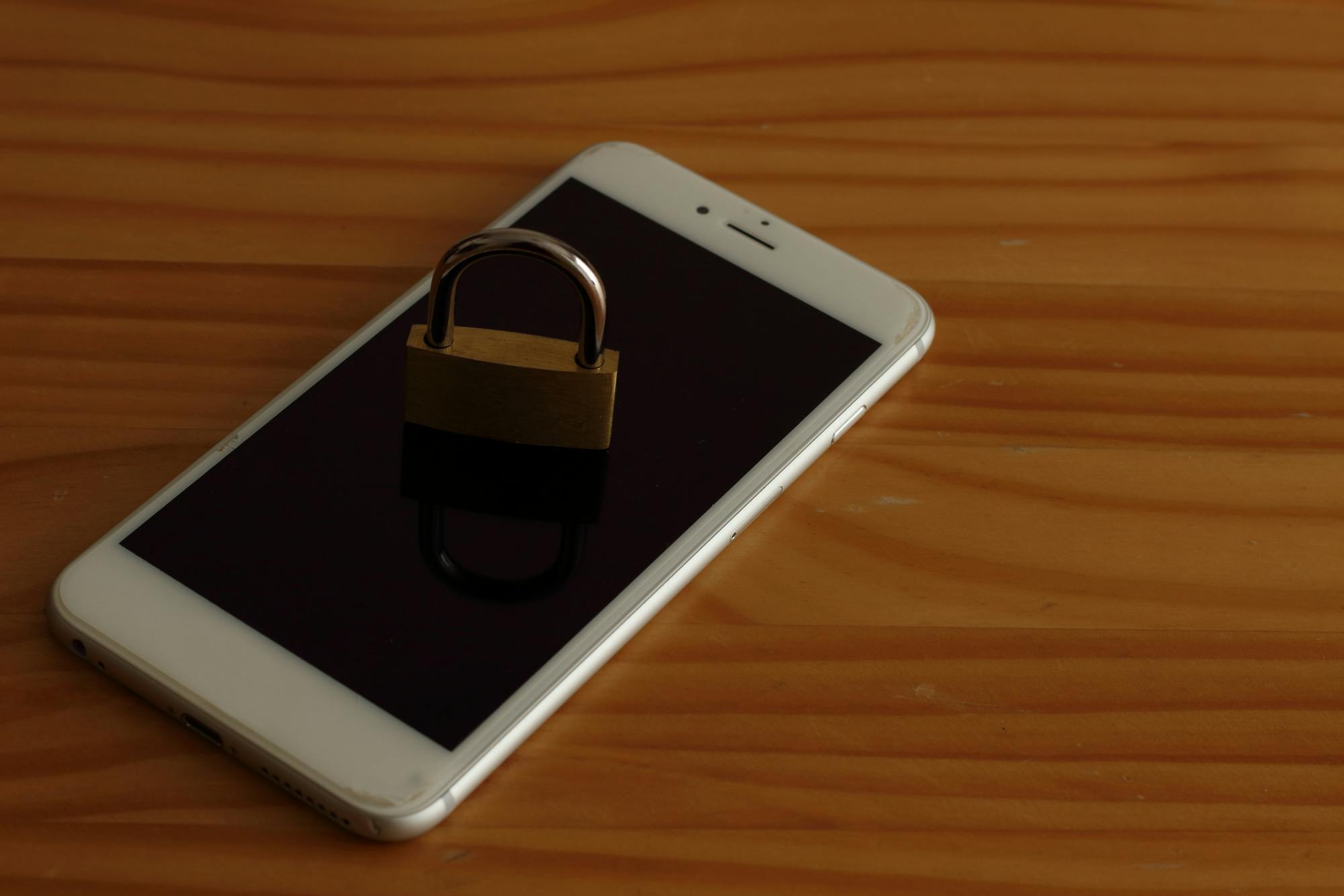 【iPhoneは使用できません】って何！？表示された理由や対処方法を解説