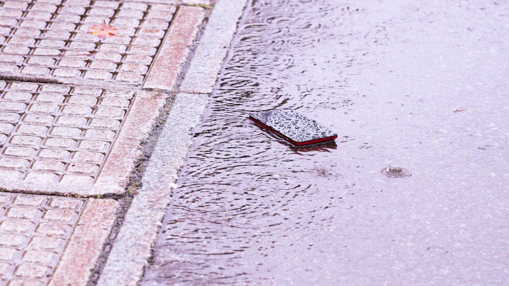 ゲオでは「水没・水濡れ」した壊れたiPhoneを買取してもらえるの?