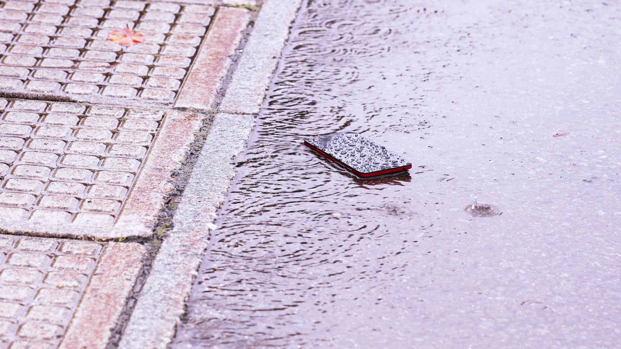 ゲオでは「水没・水濡れ」した壊れたiPhoneを買取してもらえるの?