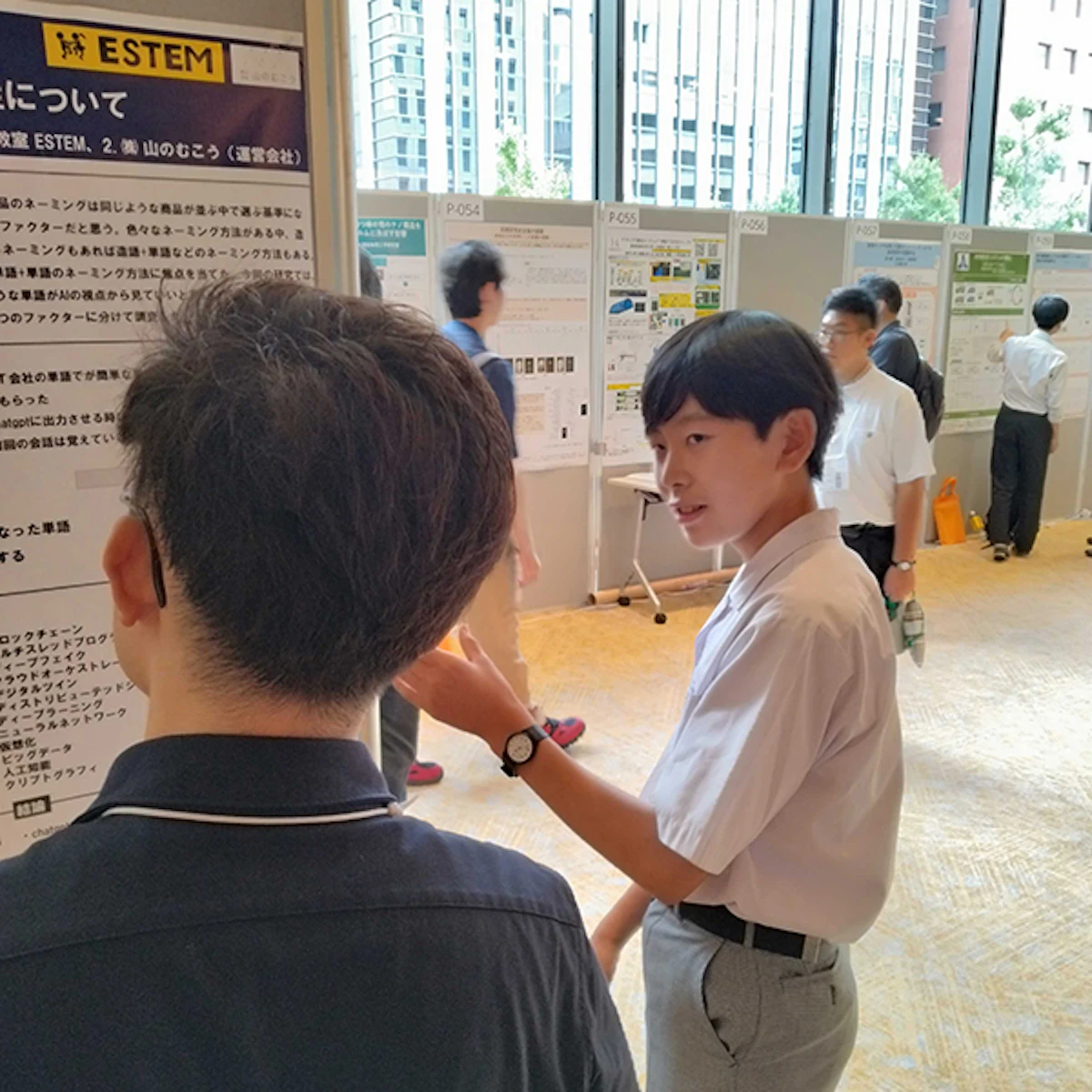 超異分野学会大阪大会2023で子供たちがポスター発表しました！