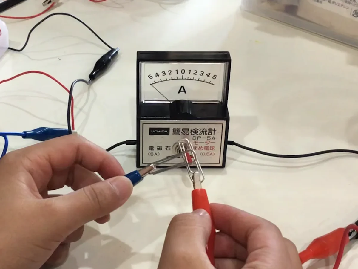 電磁誘導の自由研究｜手作り発電機で電気を作ってみよう