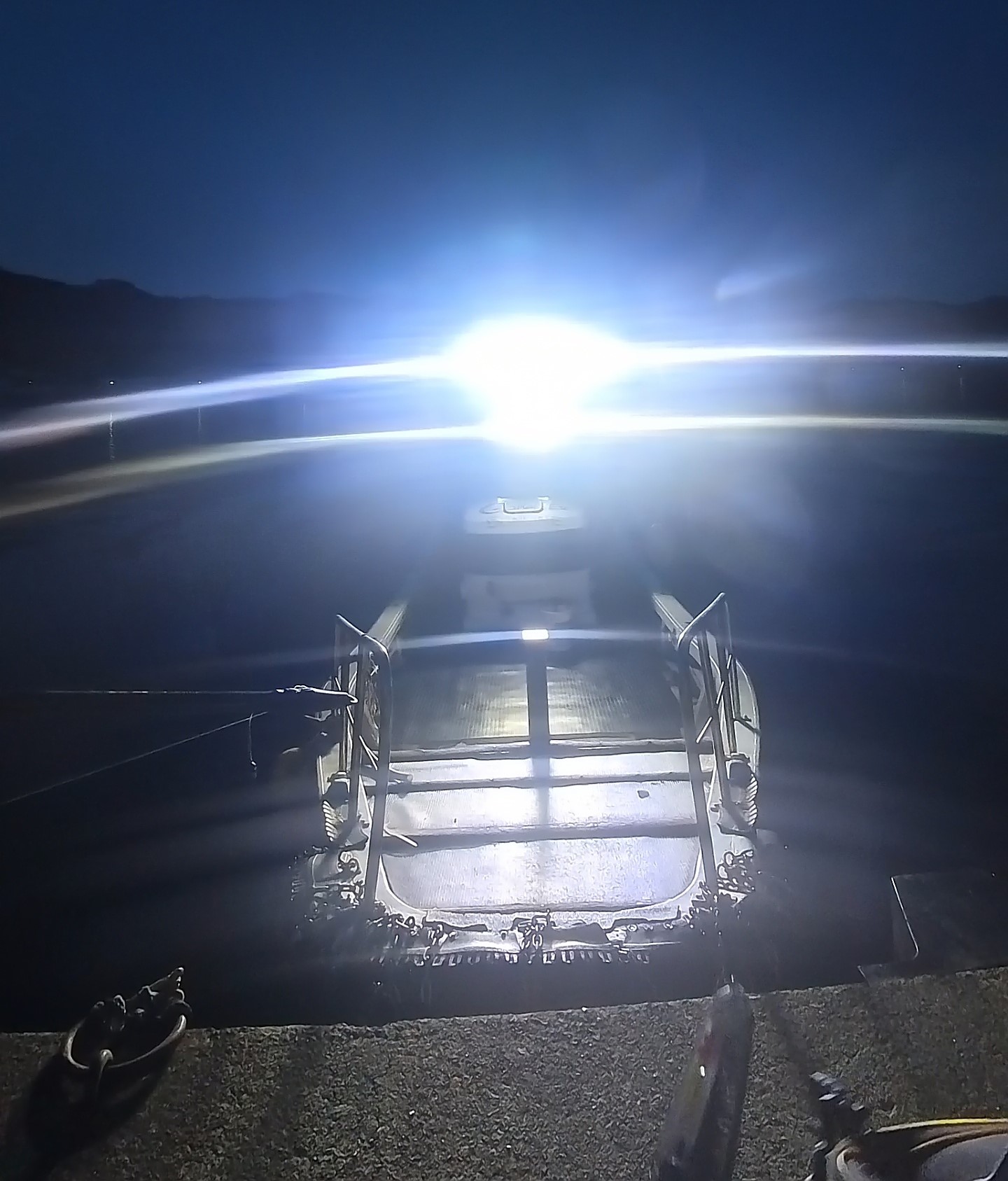 船前方から乗船