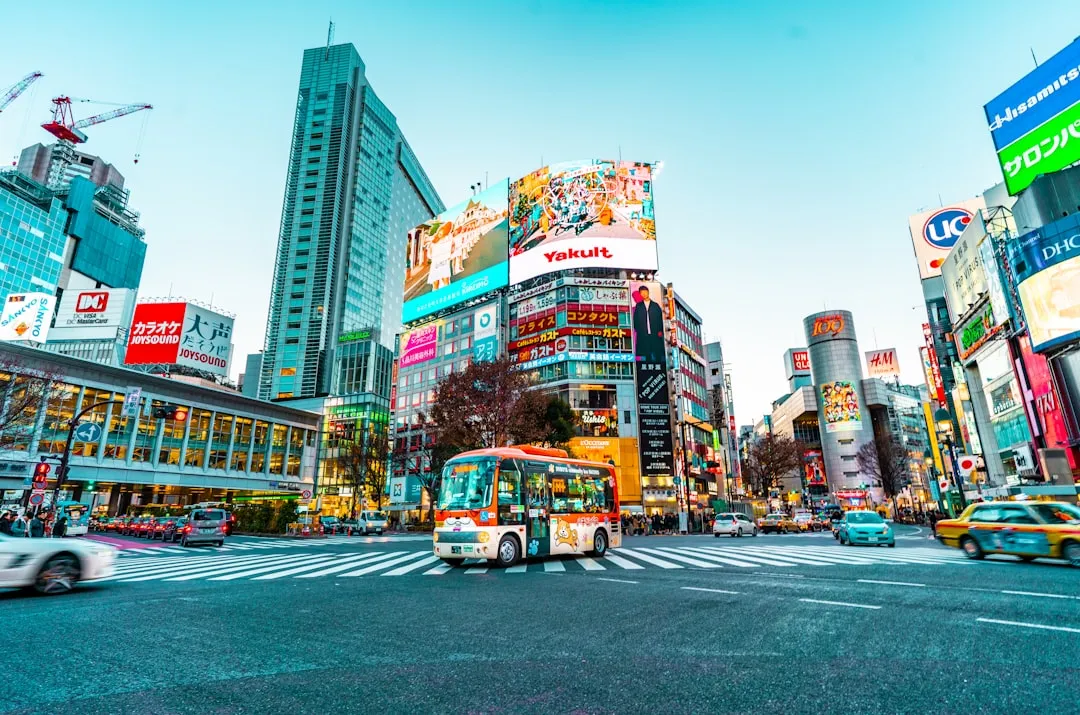 日本の都市・テクノロジーインフラのイメージ — MUFG・SMBC・みずほ銀行がGPT-5.5-Cyberを活用するJapan Cyber Action Planの舞台