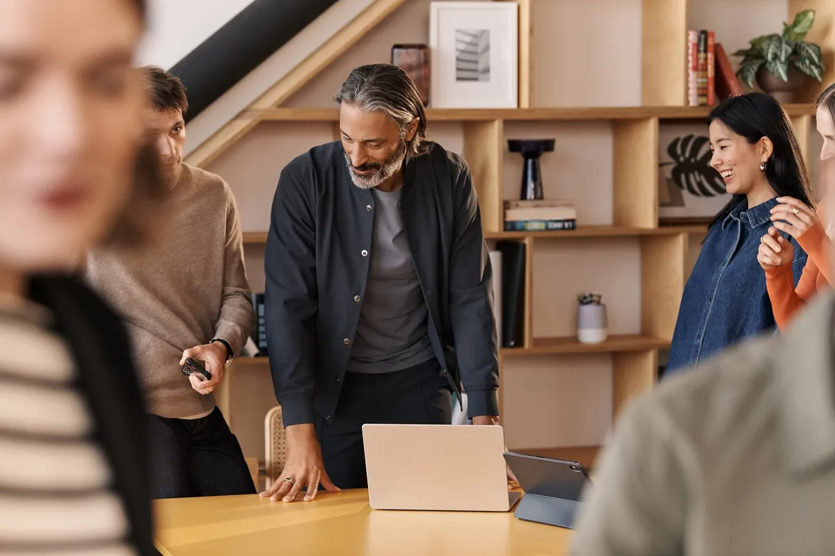 HubSpot公式トップページのビジュアル（Claude for Small Businessの主要コネクタの一つ）